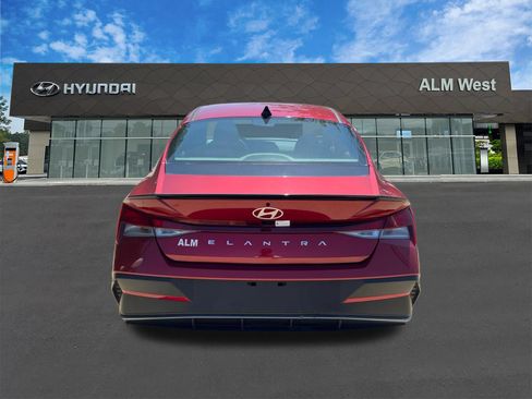 Used 2025 Hyundai Elantra Sport FWD image 6