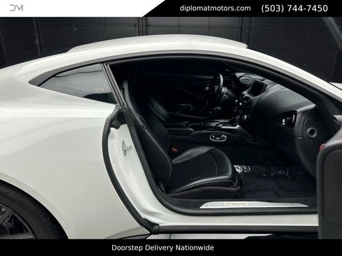 Used 2020 Aston Martin V8 Vantage Coupe image 19