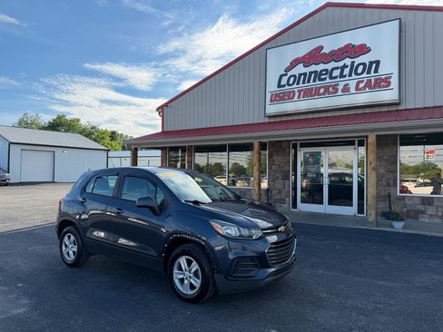 Used 2018 Chevrolet Trax LS AWD/4WD image 2