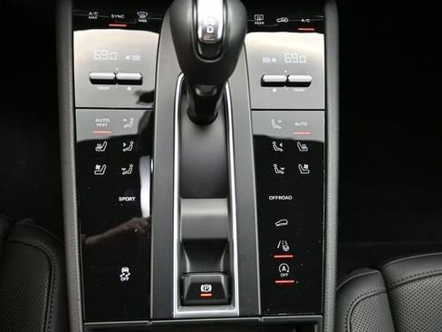 New 2025 Porsche Macan AWD/4WD image 16