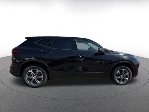 Used 2025 Chevrolet Blazer LT FWD image 16