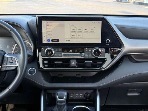 Certified 2024 Toyota Highlander XLE image 16