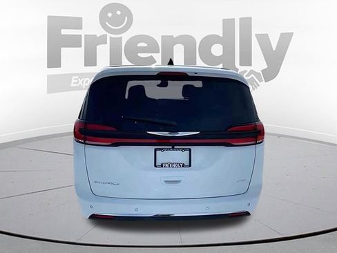 New 2026 Chrysler Pacifica Select AWD/4WD image 6