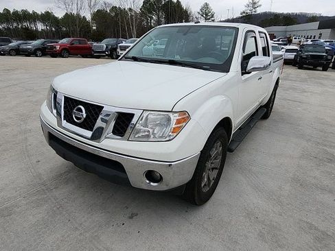 Used 2019 Nissan Frontier SL image 3