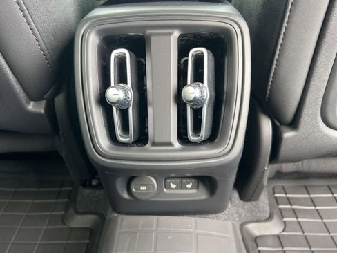 New 2026 Volvo XC40 B5 Ultra w/ Climate Package AWD/4WD image 18