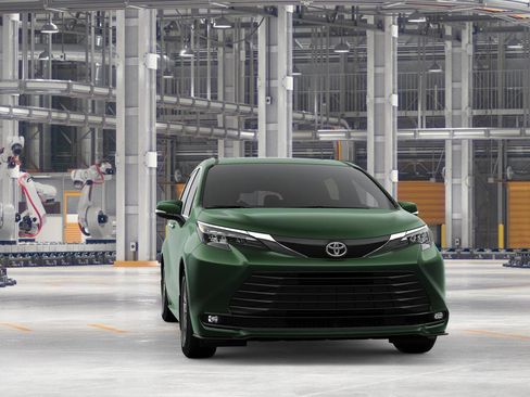 New 2026 Toyota Sienna XLE image 16