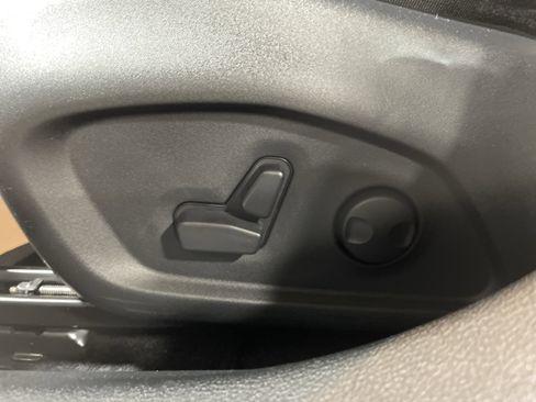 Used 2024 Jeep Compass Limited w/ Elite Group image 10