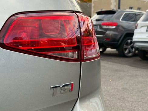 Used 2016 Volkswagen Golf S image 8