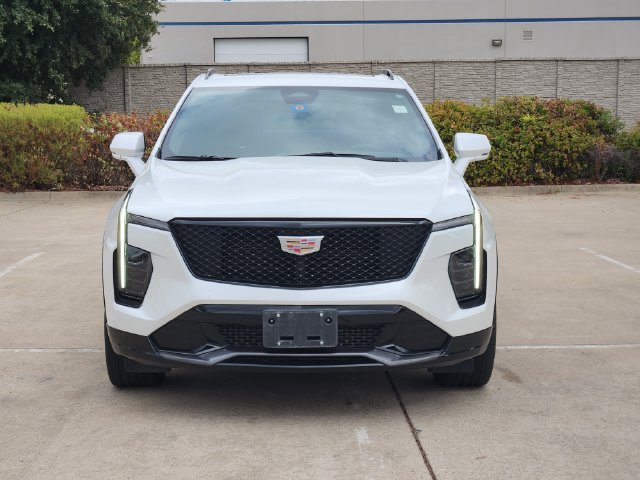 Used 2024 Cadillac XT4 Sport FWD image 2