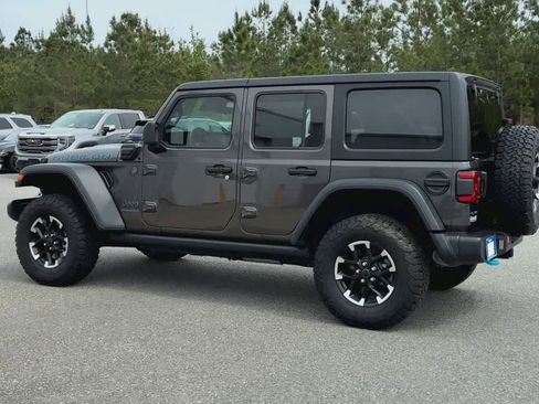 Used 2025 Jeep Wrangler Unlimited Rubicon 4xe w/ Convenience Group AWD/4WD image 6