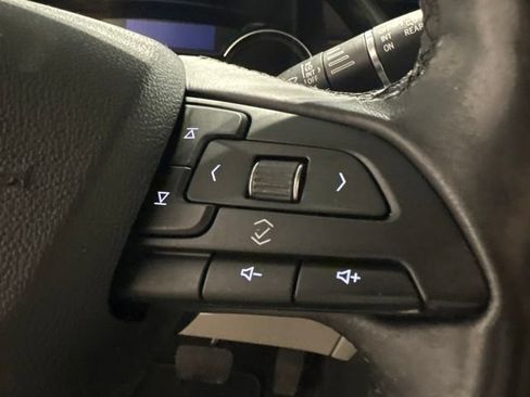 Used 2019 Cadillac XT4 Luxury w/ Cold Weather Package FWD image 18