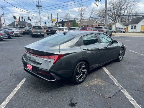 Used 2024 Hyundai Elantra Limited image 6