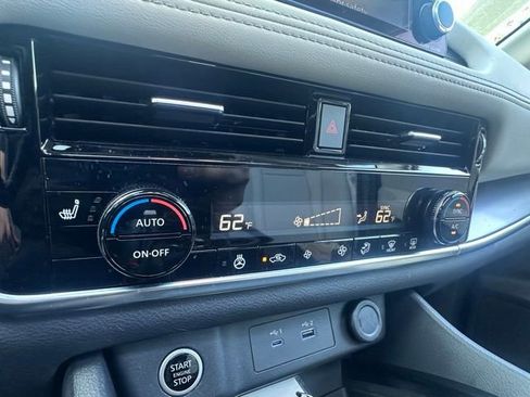 Used 2022 Nissan Rogue SV w/ SV Premium Package image 25