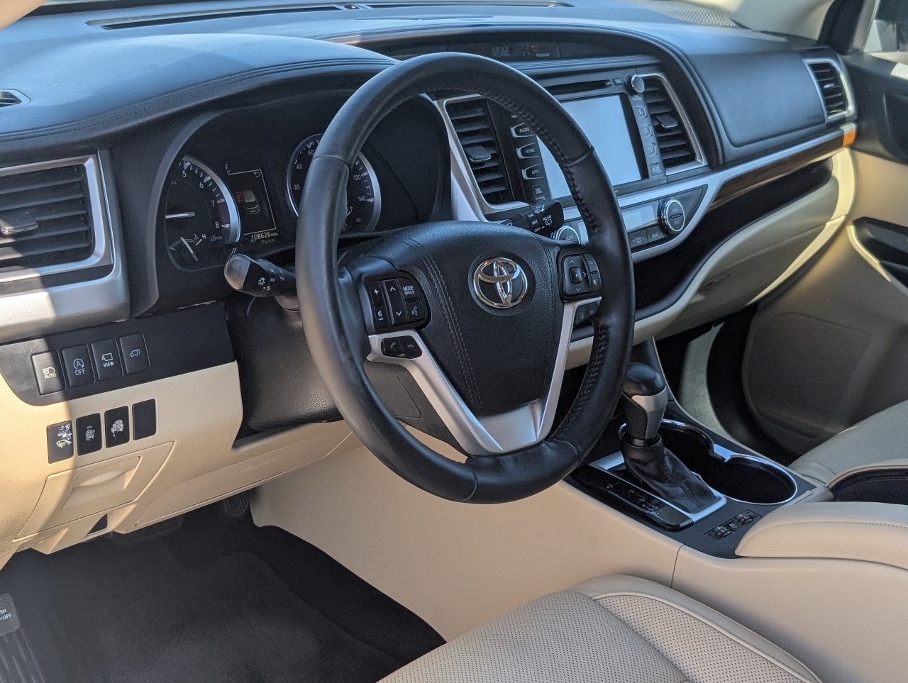 Used 2017 Toyota Highlander Limited Platinum FWD image 15