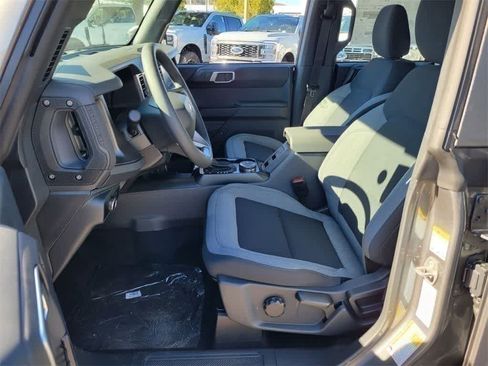 New 2025 Ford Bronco Base image 9