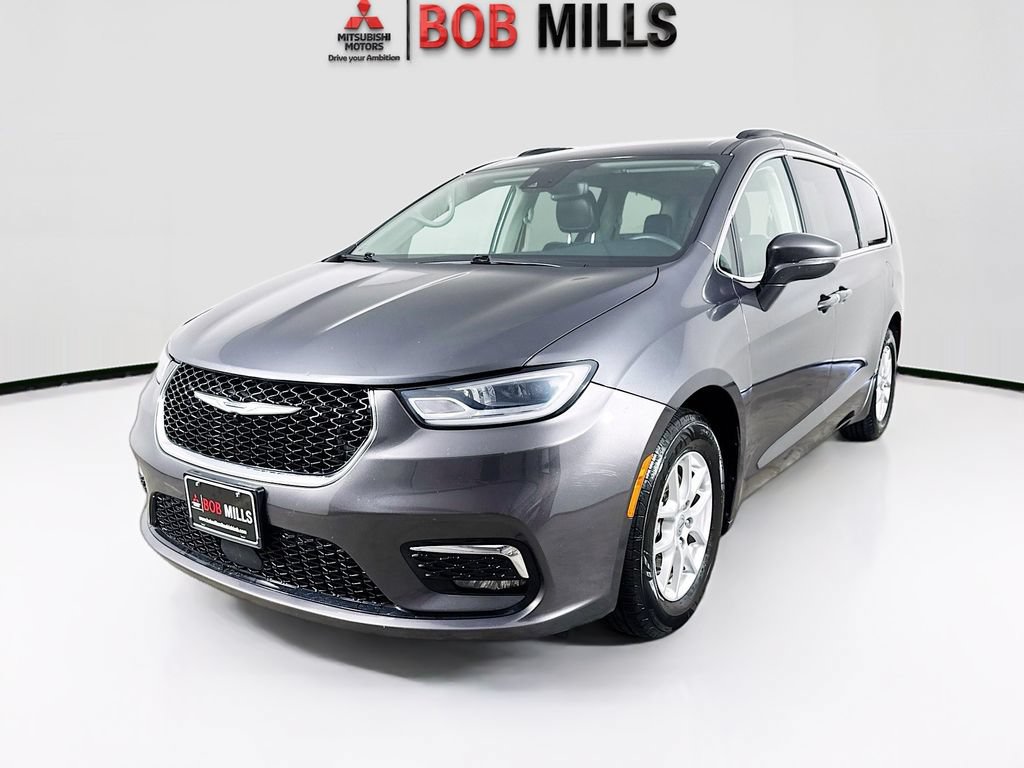 Used 2022 Chrysler Pacifica Touring-L FWD image 3