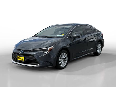 Used 2023 Toyota Corolla XLE image 1