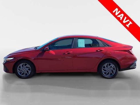 Used 2024 Hyundai Elantra SEL image 3