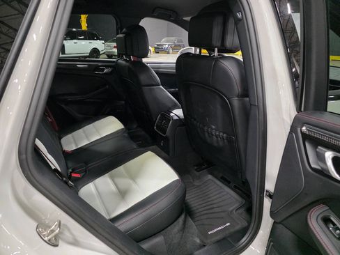 Used 2023 Porsche Macan GTS AWD/4WD image 31