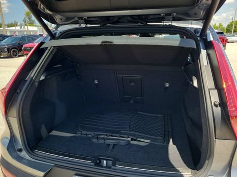 Used 2019 Volvo XC40 T5 R-Design AWD/4WD image 7