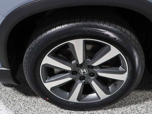 Used 2025 Honda Pilot Elite image 11