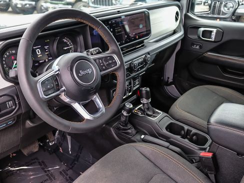 Used 2024 Jeep Wrangler Unlimited Sahara AWD/4WD image 18