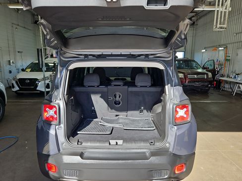 Used 2022 Jeep Renegade Latitude w/ Convenience Group AWD/4WD image 12