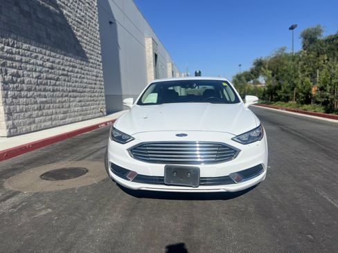 Used 2018 Ford Fusion SE w/ Equipment Group 602A FWD image 2