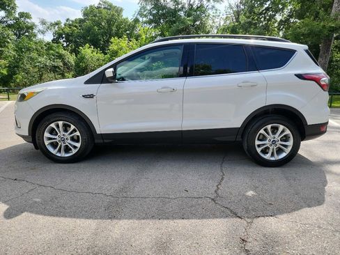 Used 2018 Ford Escape SE FWD image 4