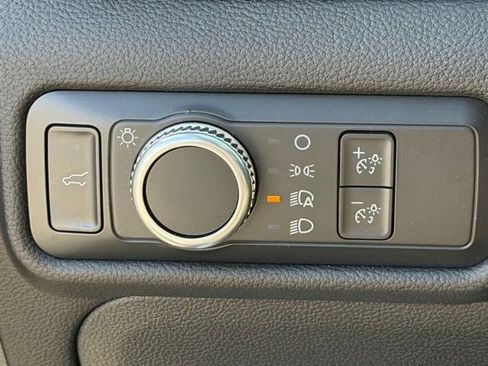 Used 2021 Ford Explorer XLT image 31