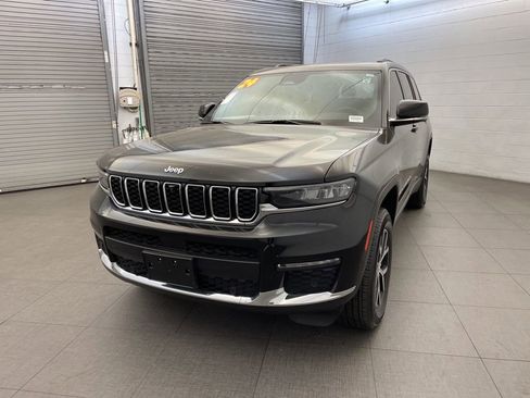 Certified 2024 Jeep Grand Cherokee L Limited w/ Luxury Tech Group II image 3
