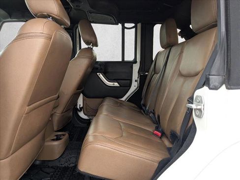 Used 2016 Jeep Wrangler Unlimited Sahara w/ Connectivity Group image 17