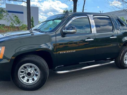 Used 2013 Chevrolet Avalanche LT RWD image 3
