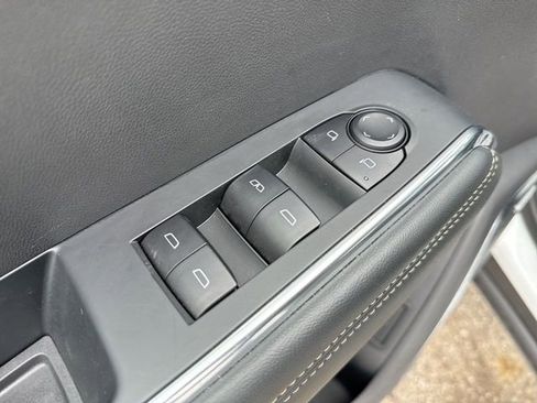 Used 2025 GMC Acadia Elevation image 13