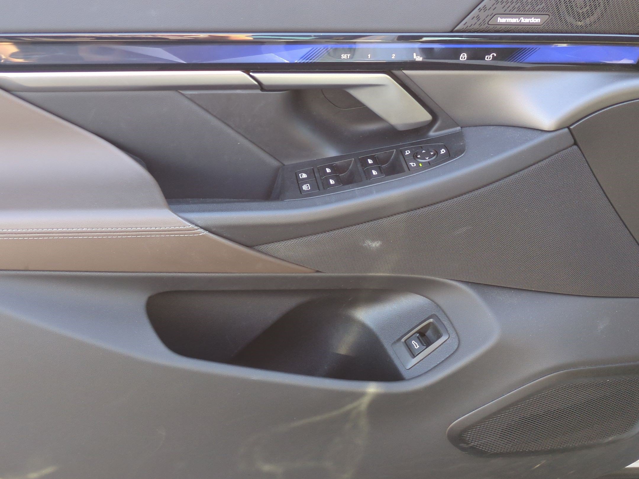 Used 2024 BMW i5 eDrive40i w/ Executive Package RWD image 14