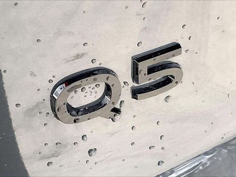 Used 2025 Audi Q5 Premium w/ Convenience Package image 29