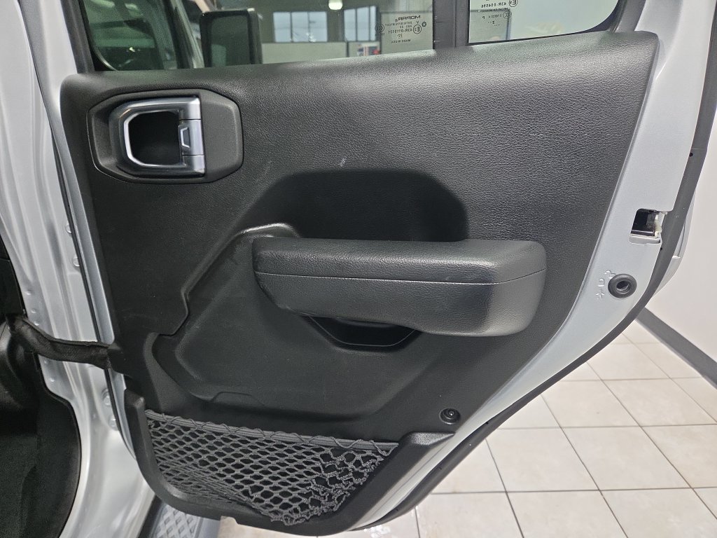 Used 2023 Jeep Gladiator Sport AWD/4WD image 16