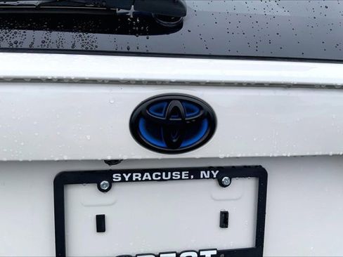 Used 2022 Toyota RAV4 XLE Premium image 31