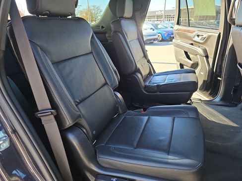 Used 2022 Chevrolet Tahoe Z71 w/ Luxury Package image 11