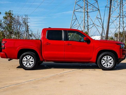 Used 2022 Nissan Frontier SV image 4