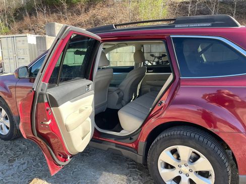 Used 2011 Subaru Outback 2.5i Premium w/ All-Weather Pkg image 12