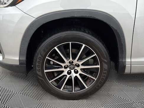 Used 2018 Toyota Highlander SE image 14