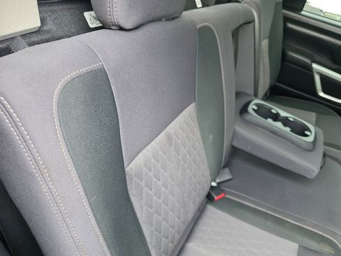 Used 2020 Nissan Titan SV w/ SV Convenience Package image 40