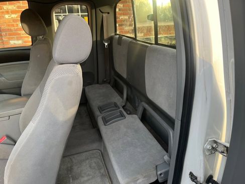 Used 2005 Toyota Tacoma Access 128 V6 Manual 4WD (Nat image 8