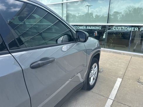 Used 2023 Jeep Compass Sport image 6