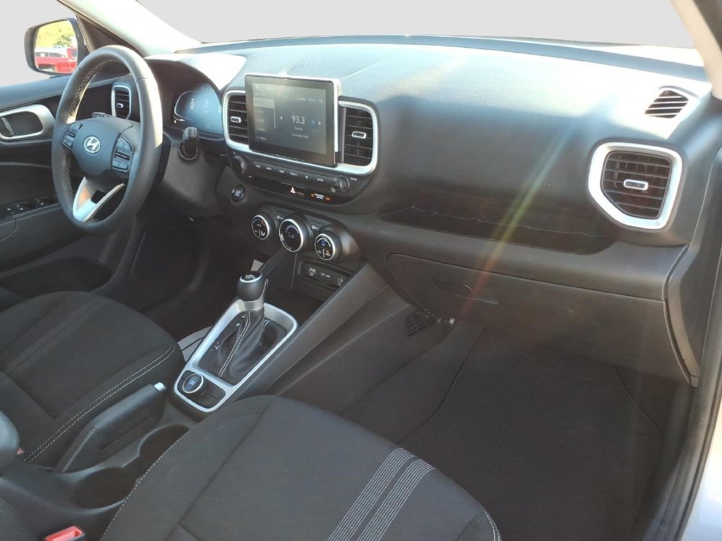 Used 2025 Hyundai Venue SEL FWD image 12