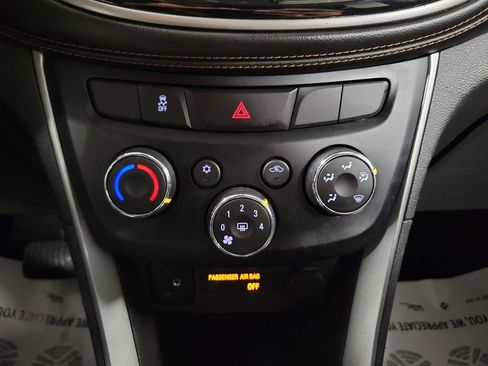 Used 2019 Chevrolet Trax LT image 17