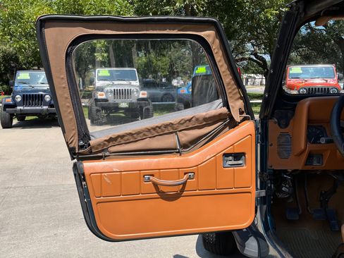 Used 1995 Jeep Wrangler S image 13