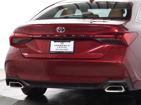 Used 2022 Toyota Avalon Limited w/ Advanced Safety Package FWD image 8