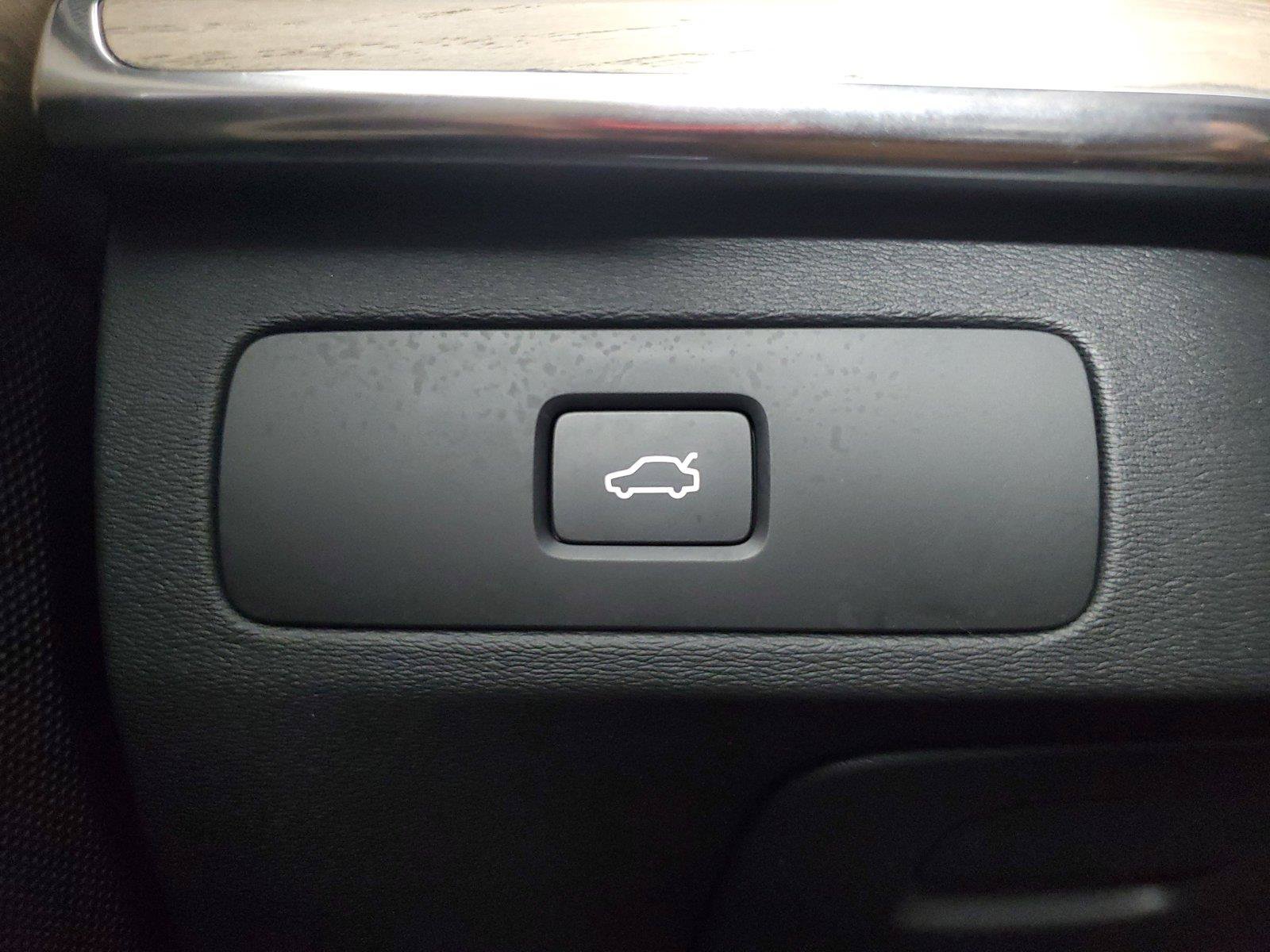Used 2026 Volvo XC90 B6 Plus w/ Protection Package Premier AWD/4WD image 36